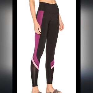 ALO YOGA Elevate Leggings Black Juneberry Stripe Size Medium Atheleisure Yoga